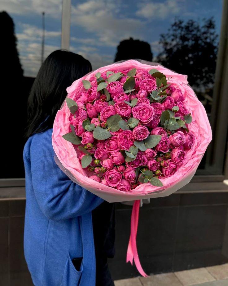 MeadowRidgeWay workshop space where corporate flower arrangements are designed and prepared for business delivery